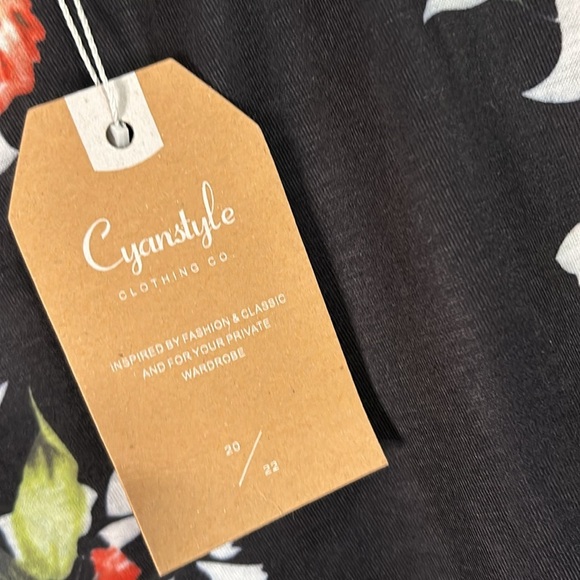 Cyan style medium floral T-shirt top - Picture 8 of 16